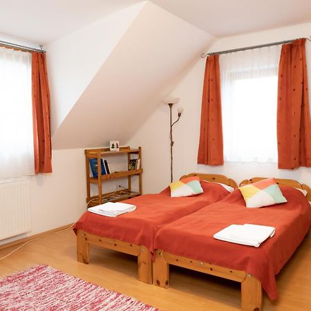 Liszt Apartman Печ Екстер'єр фото