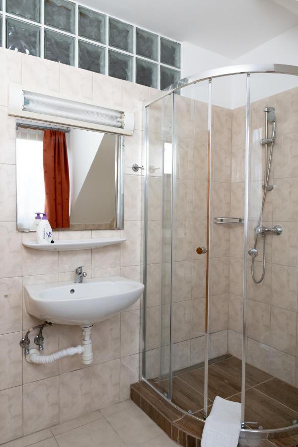 Liszt Apartman Печ Екстер'єр фото