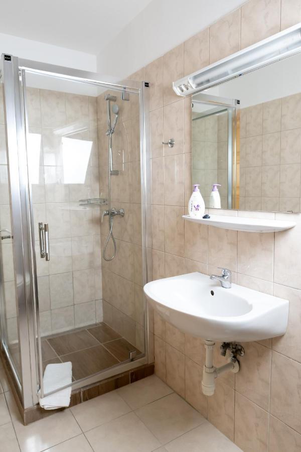Liszt Apartman Печ Екстер'єр фото