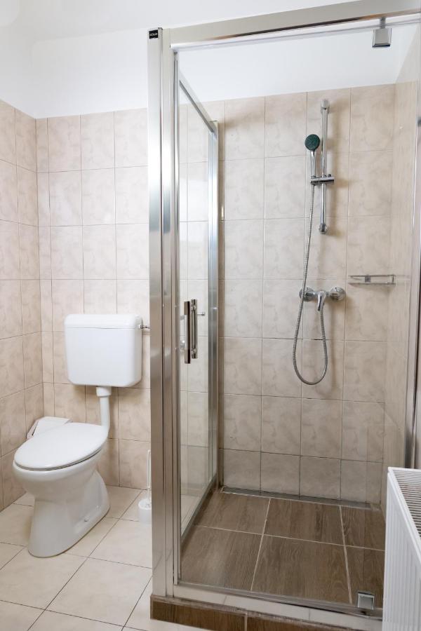 Liszt Apartman Печ Екстер'єр фото